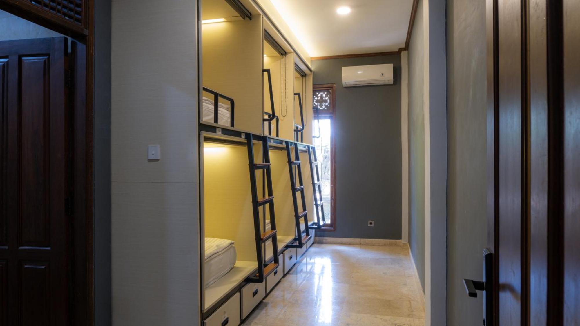 Aiwan & Luggage Storage Asrama