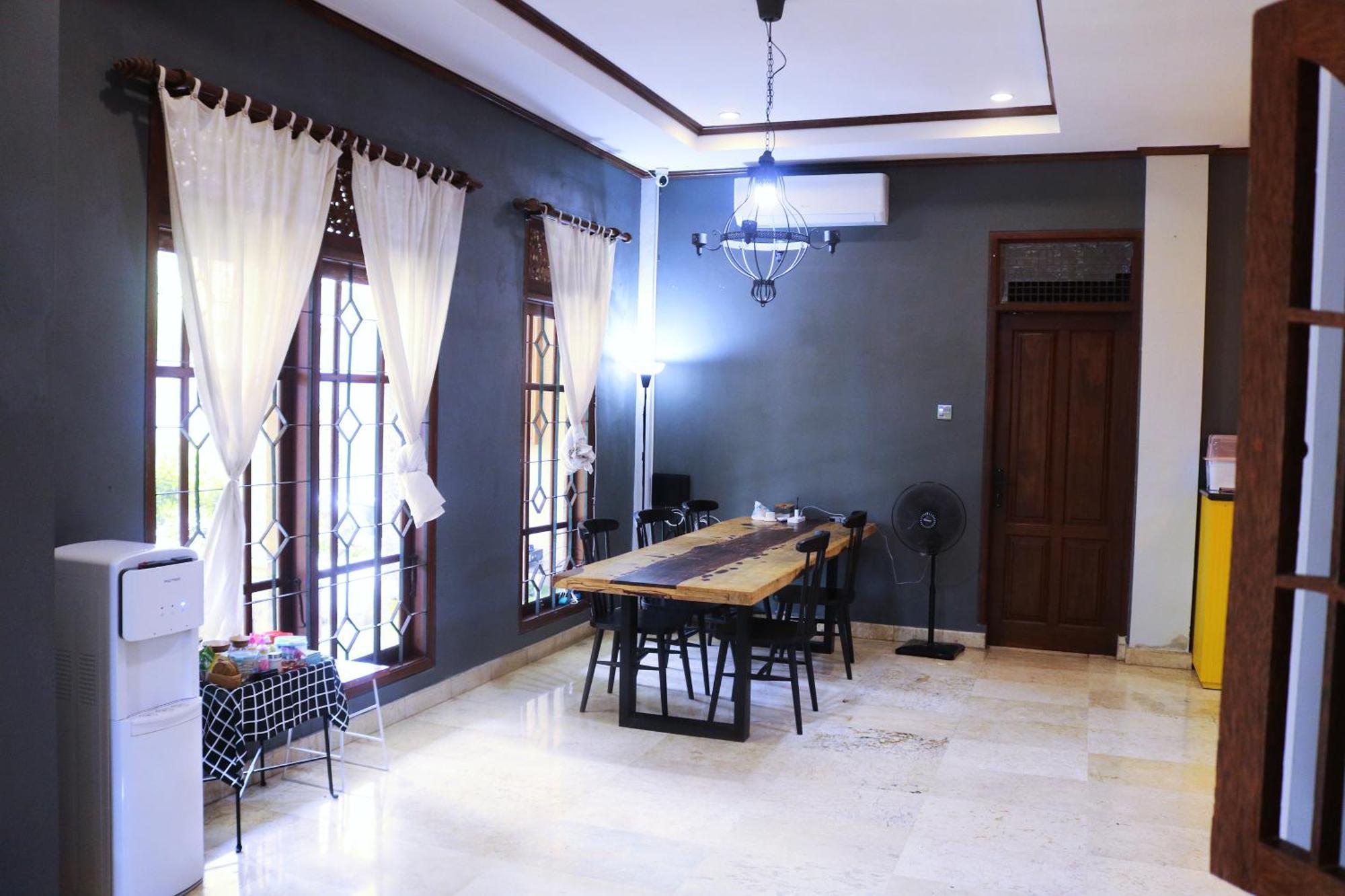 Aiwan & Luggage Storage Asrama